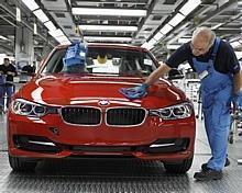 Für die Produktion des BMW 3er wurde das alte, zu niedrige Karosseriebaugebäude demontiert und eine komplett neue Fertigungshalle errichtet.